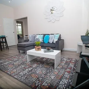 Raynebow Chateau - Chic Getaway Apartment Port of Spain
